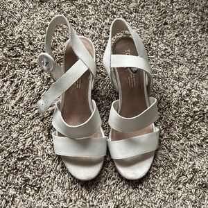 Tom’s Grace Sandals White Wood Block Heel Size W7.5